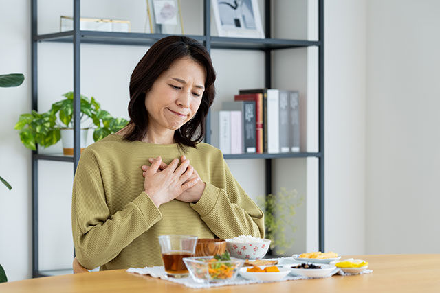 食欲がない女性