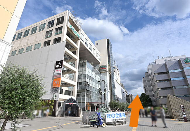 マプレ専門店街に向けて直進